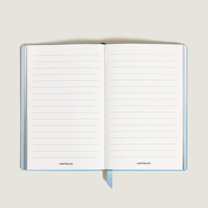 Caiet mare, piele Saffiano, albastru pal – pagini liniate Caiet mare, piele Saffiano, albastru pal – pagini liniate