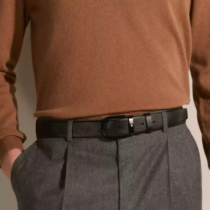 Curea din piele neagră de 35 mm cu cataramă în formă de potcoavă Curea din piele neagră de 35 mm cu cataramă în formă de potcoavă
