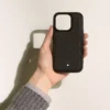 Husă rigidă Sartorial pentru Apple iPhone 16 Pro Husă rigidă Sartorial pentru Apple iPhone 16 Pro