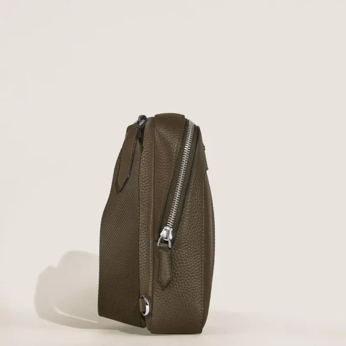 Montblanc Companion pe geantă de corp Montblanc Companion pe geantă de corp