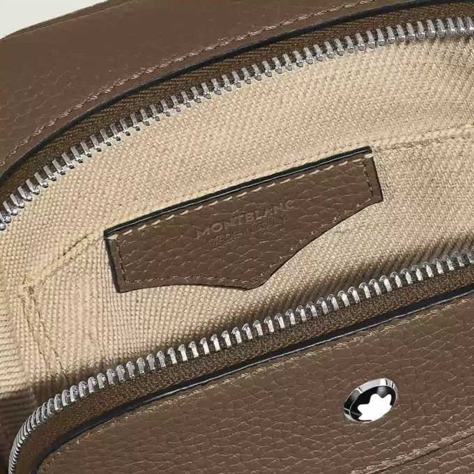 Montblanc Companion pe geantă de corp Montblanc Companion pe geantă de corp