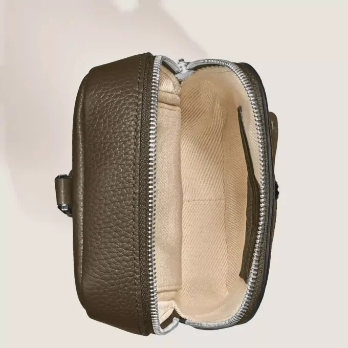 Montblanc Companion pe geantă de corp Montblanc Companion pe geantă de corp